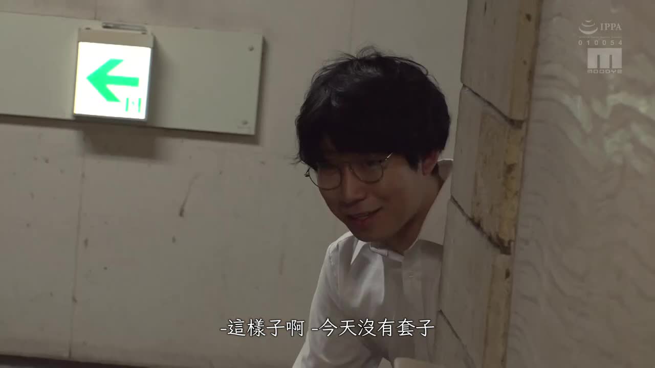 M男×堅守NTR 有人要來了趕快結束吧！我幫從以前就很喜歡的青梅竹馬把風，我一直被強迫看她被中出的模樣…  新井里真 - AV大平台 - 中文字幕，成人影片，AV，國產，線上看