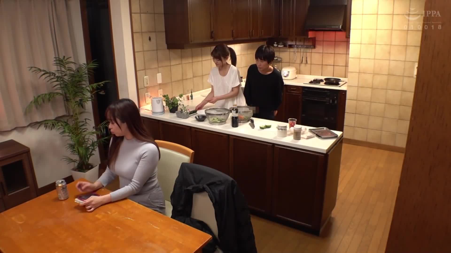 小胸妹妹趁著大胸妹妹睡覺時幫男友戴綠帽子 - AV大平台 - 中文字幕，成人影片，AV，國產，線上看