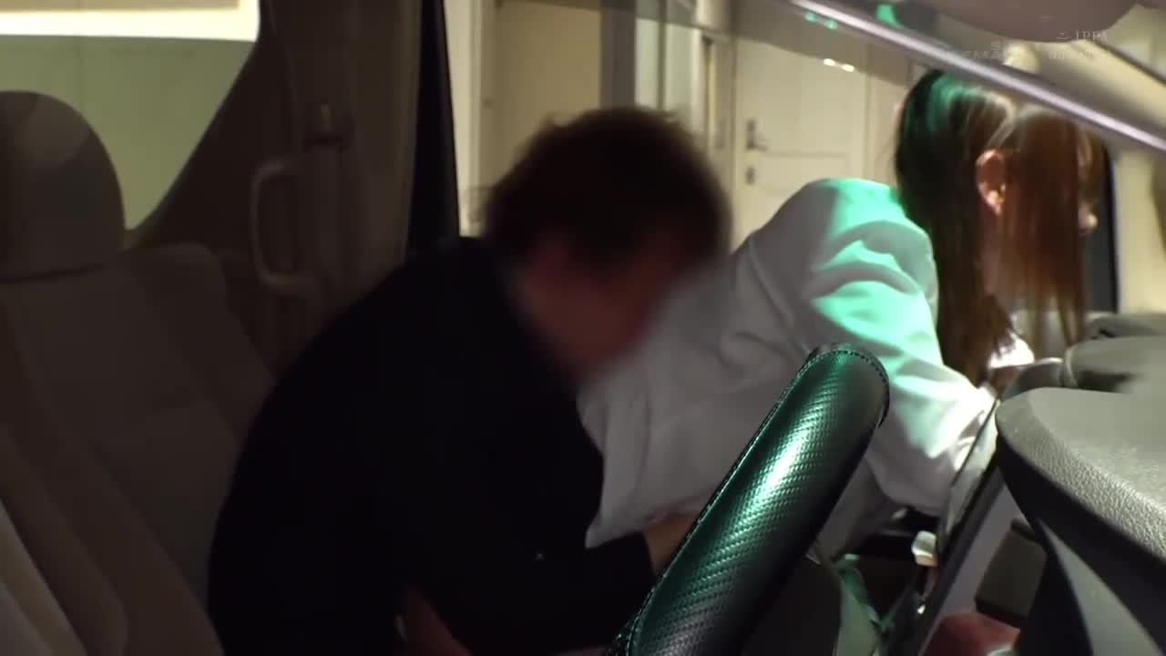 處理完投訴後，一對在公園約會的工作夫婦被催眠氣體搞上性關係。 。 - AV大平台 - 中文字幕，成人影片，AV，國產，線上看