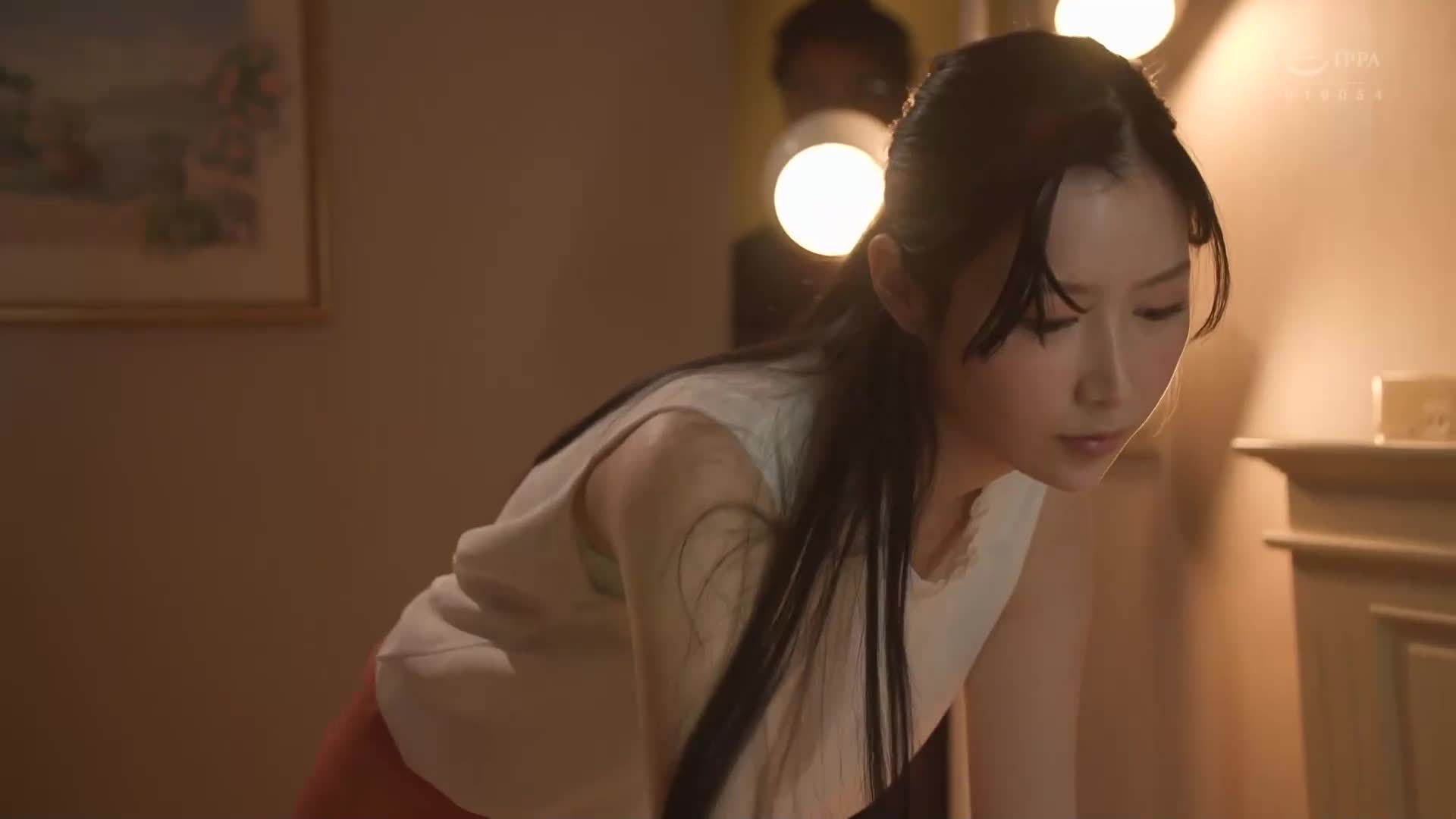 「絕對，只有3厘米而已啊...」性慾旺盛的繼父讓我有些無法自持，一時之間允許插入，竟然發現相性絕佳...我一次又一次達到高潮。朝日莉緒 - AV大平台 - 中文字幕，成人影片，AV，國產，線上看