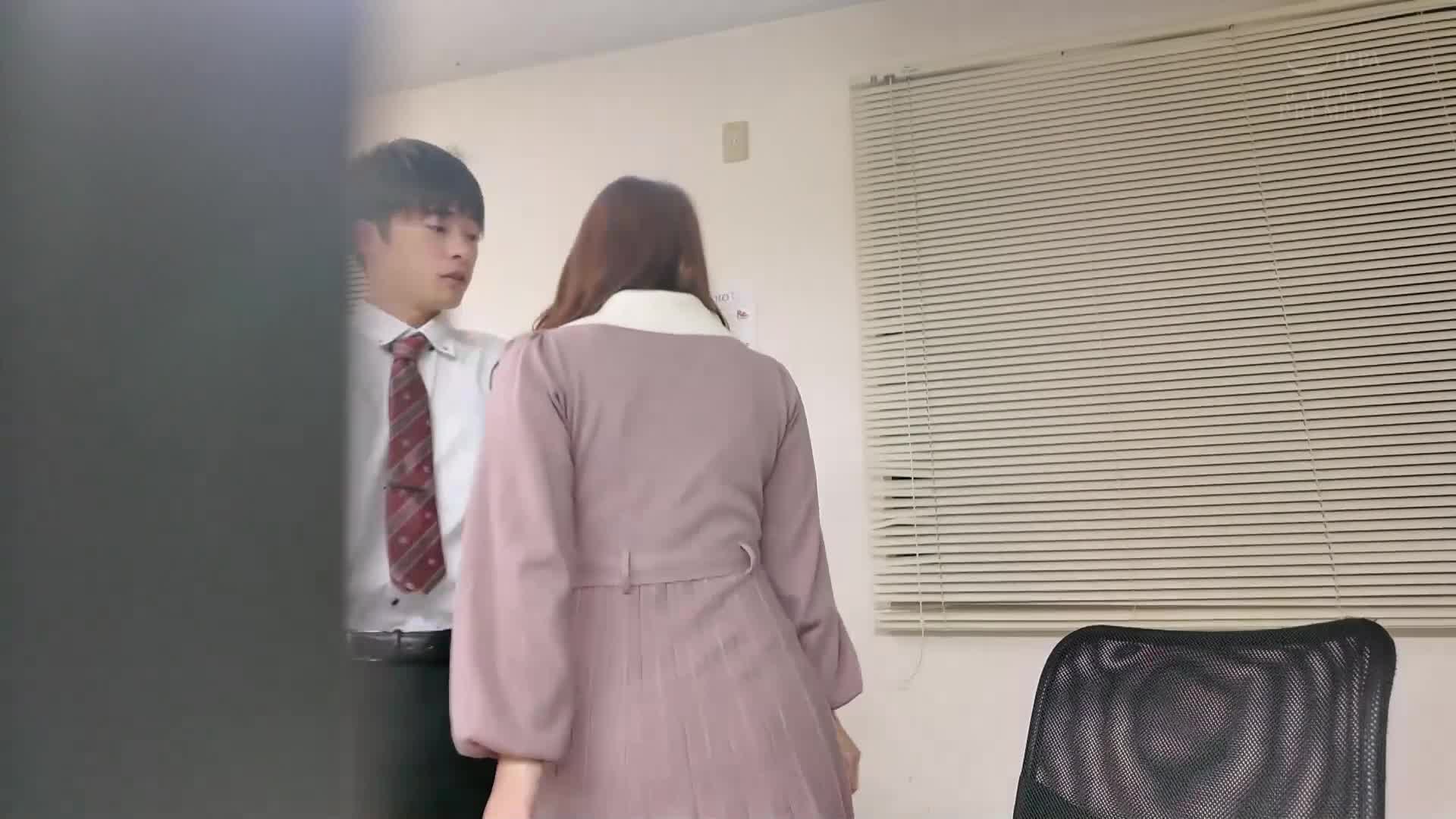 肌肉酒吧NTR 陽光型且體育會系的肌肉男子的不倦交配讓她深深著迷，從此變成完全順從的女性。逢澤美優 - AV大平台 - 中文字幕，成人影片，AV，國產，線上看