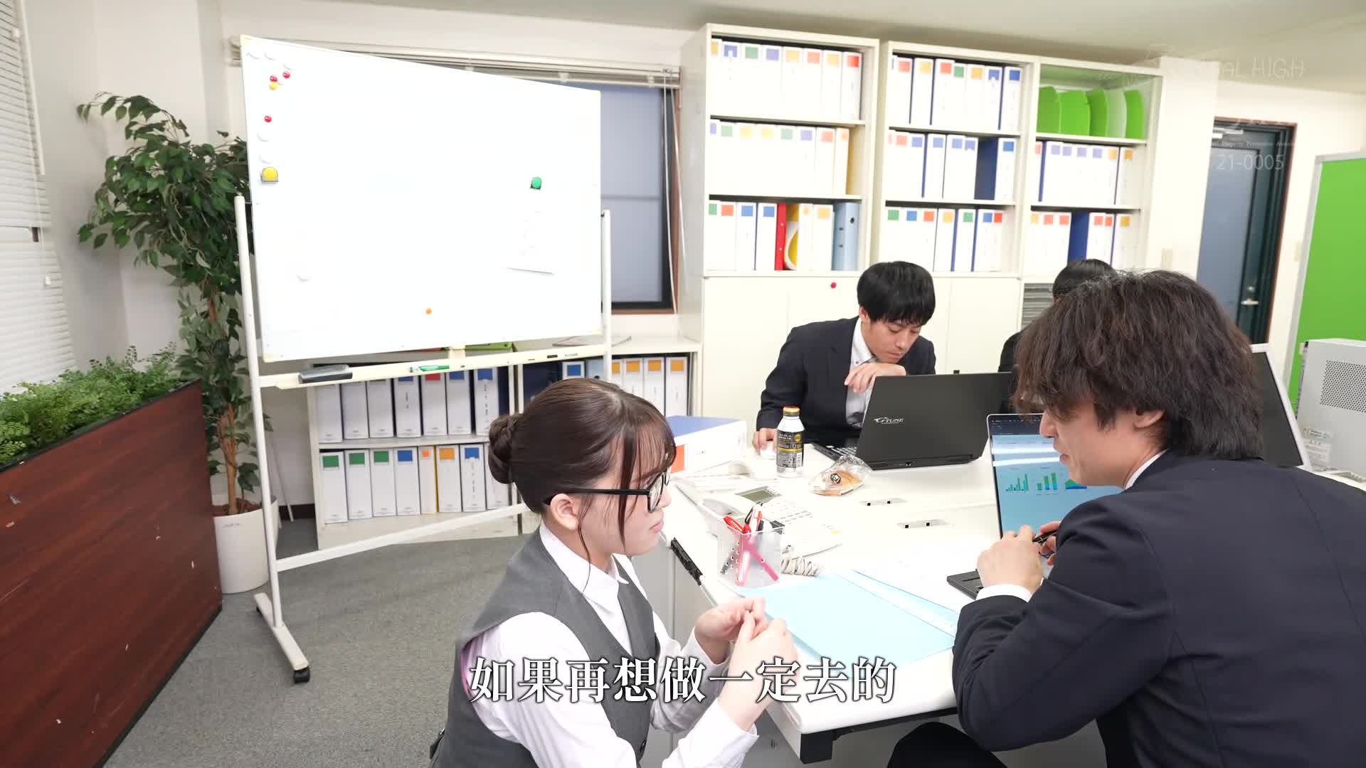 暗中燈火下的私密美容院中遇見地味會計OL，被掌握弱點讓我以騎乘位自慰棒中出 - AV大平台 - 中文字幕，成人影片，AV，國產，線上看