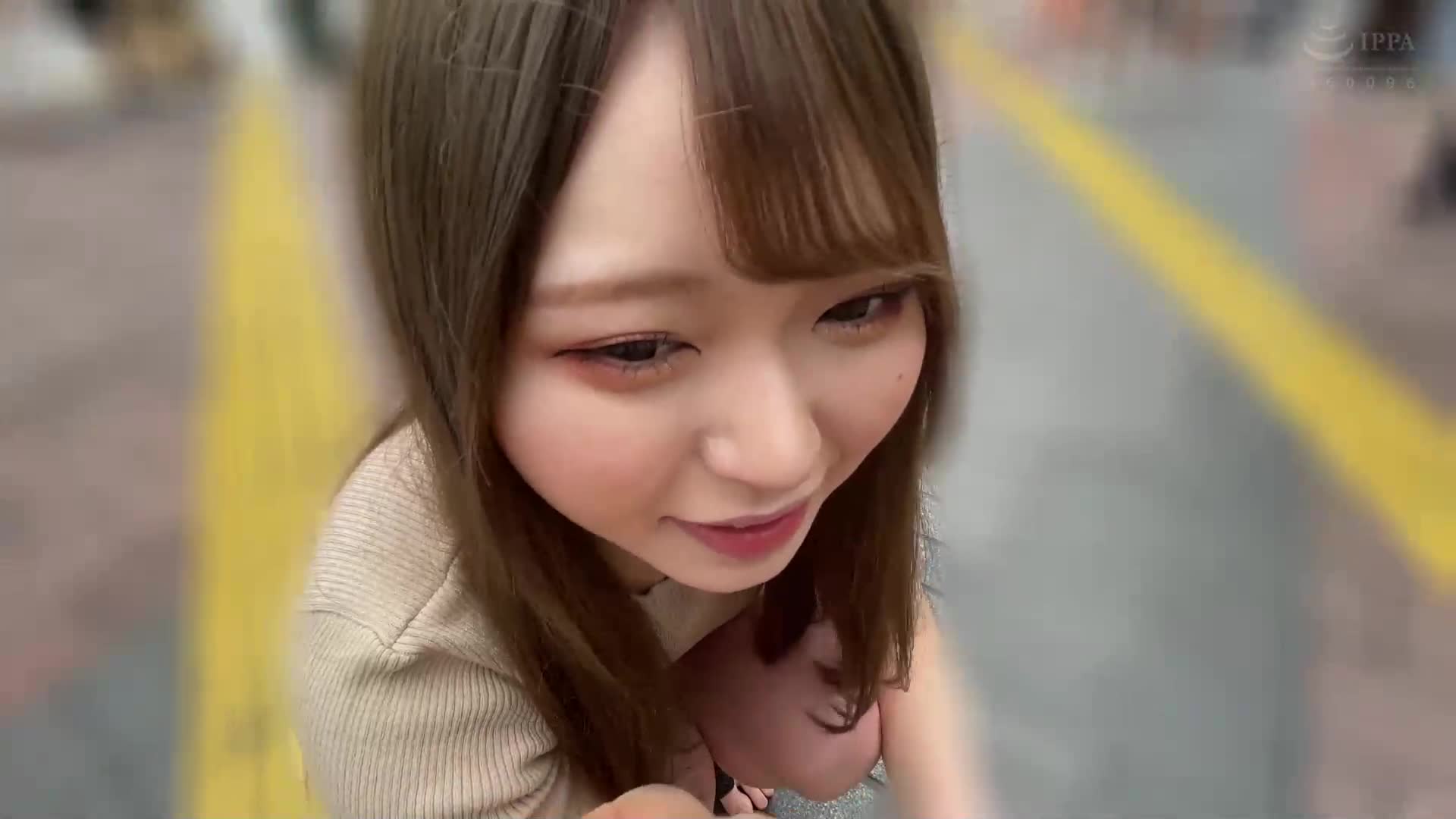 素人美少女與遙控震動器散步「我無法再忍受了...」在人群中不停地顫抖並高潮的女孩們！在人生中首次尷尬遊戲中意外地啟動情慾開關！ 眉美女 芽美女 - AV大平台 - 中文字幕，成人影片，AV，國產，線上看