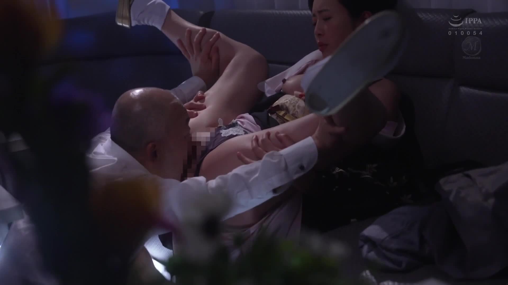 高級俱樂部的人妻，被太客的汗水和體液弄髒，閉店後進行中出枕頭生意。 沖宮那美 - AV大平台 - 中文字幕，成人影片，AV，國產，線上看