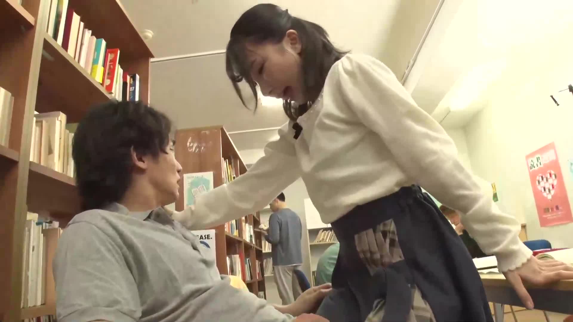 "可以在裡面拿出來！" "還有其他地方可以拿出來嗎？" "怎麼辦？能忍耐嗎？" 在長裙裡偷偷插入的小惡魔女孩在夜行巴士、火車、... - AV大平台 - 中文字幕，成人影片，AV，國產，線上看