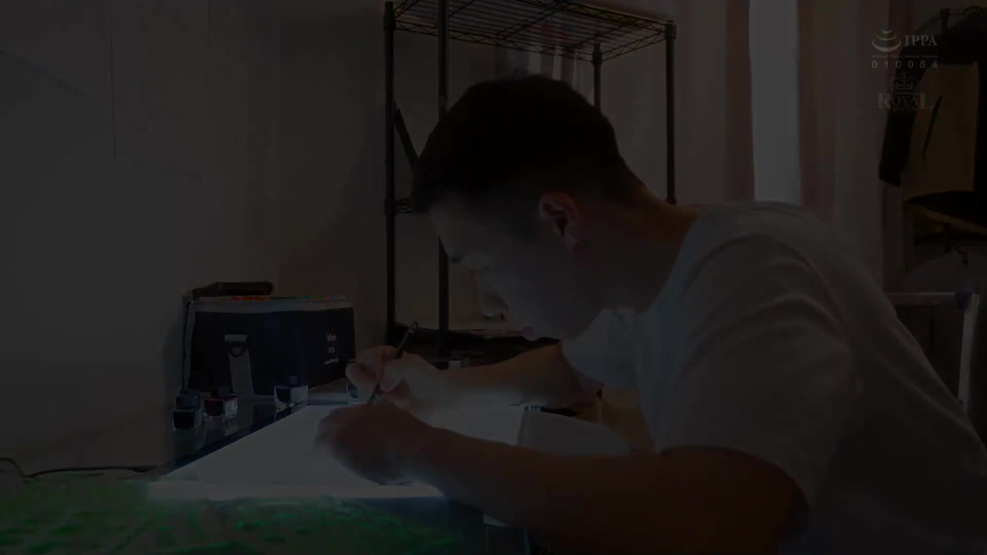 看到隔壁的模特級姊姊看著妄想色情漫畫！這位害羞淫蕩的她一直要求做愛直到陽具完全空虛。巴煇 - AV大平台 - 中文字幕，成人影片，AV，國產，線上看