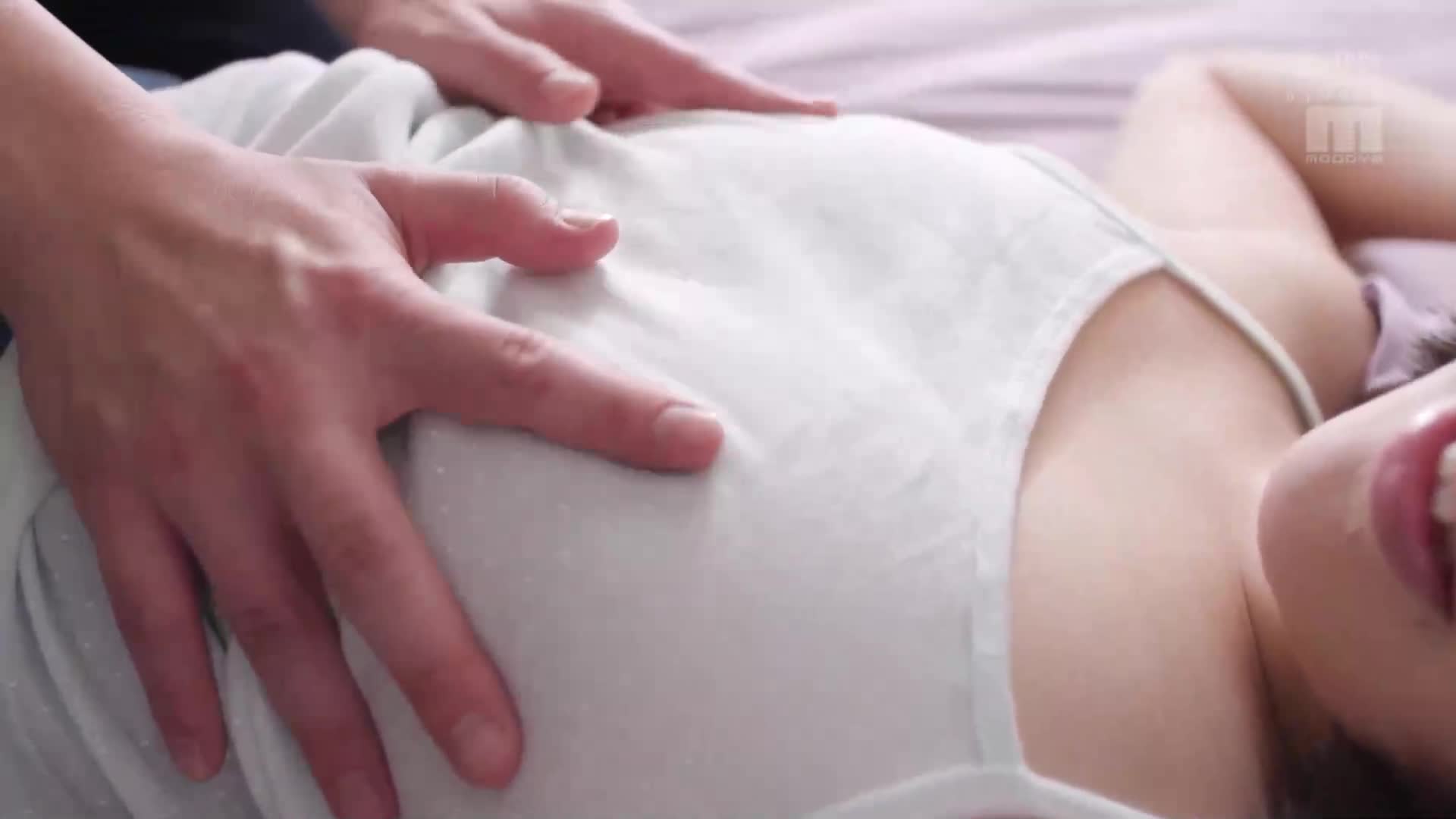 偷偷地開發白皙巨乳的繼妹，讓她成為早洩體質，並瘋狂地與她同居性活，以避免被妻子發現。櫻柚乃 - AV大平台 - 中文字幕，成人影片，AV，國產，線上看