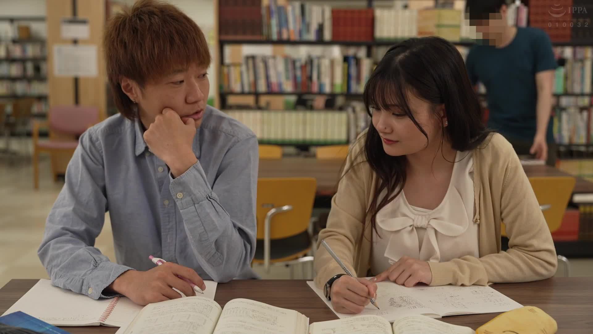 濕潤的陰道被陽具抽插的聲音...充滿現場感的生動黏著音！在寧靜的圖書館裡偷偷在長裙裡進行性行為！ - AV大平台 - 中文字幕，成人影片，AV，國產，線上看