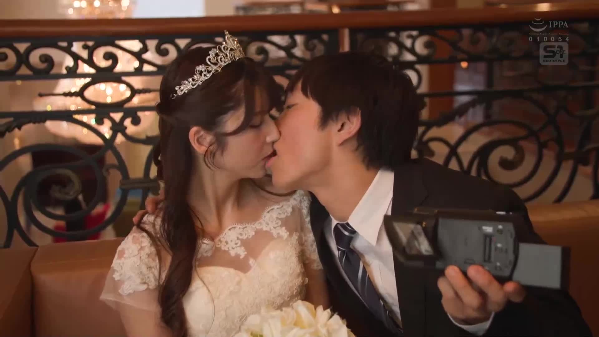 即將結婚的新娘，比起和新郎的愛愛，更喜歡被男性婚禮策劃師強迫性侵，讓她的私處濕潤並高潮不斷。七森莉莉 - AV大平台 - 中文字幕，成人影片，AV，國產，線上看