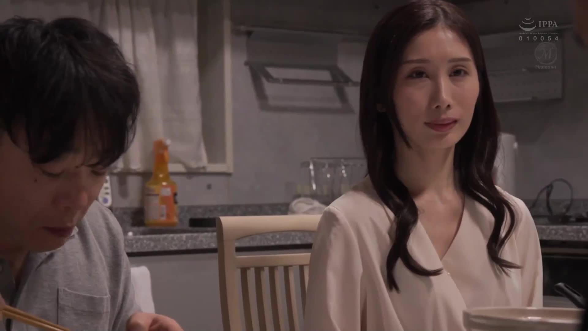 透明感120％、誰也羨慕的理想人妻『中出』解禁！！丈夫和孩子製造SEX之後總是被岳父中出…。京香栞 - AV大平台 - 中文字幕，成人影片，AV，國產，線上看