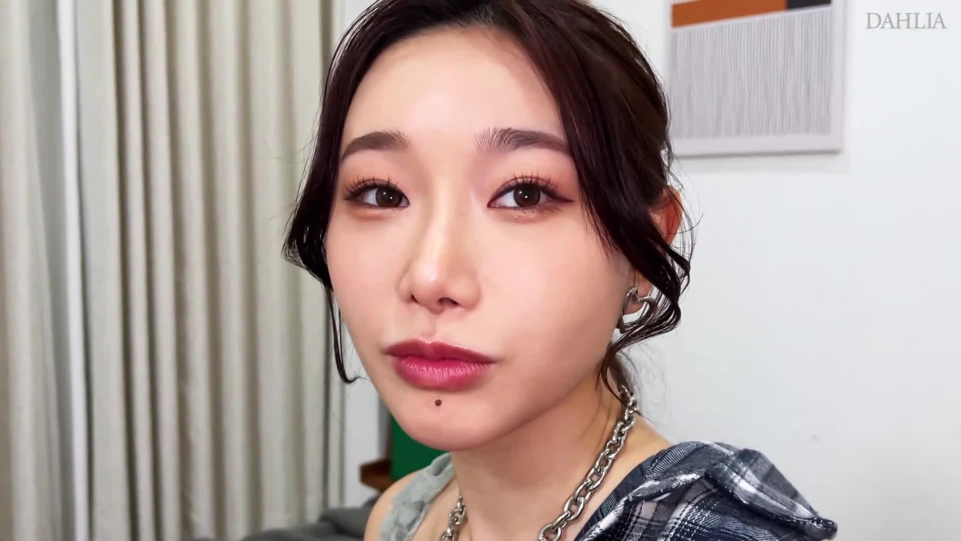 調子過頭的港區狎客被清純系女大生陷害，復仇影片竟被觀看300萬次。 三葉千春 - AV大平台 - 中文字幕，成人影片，AV，國產，線上看