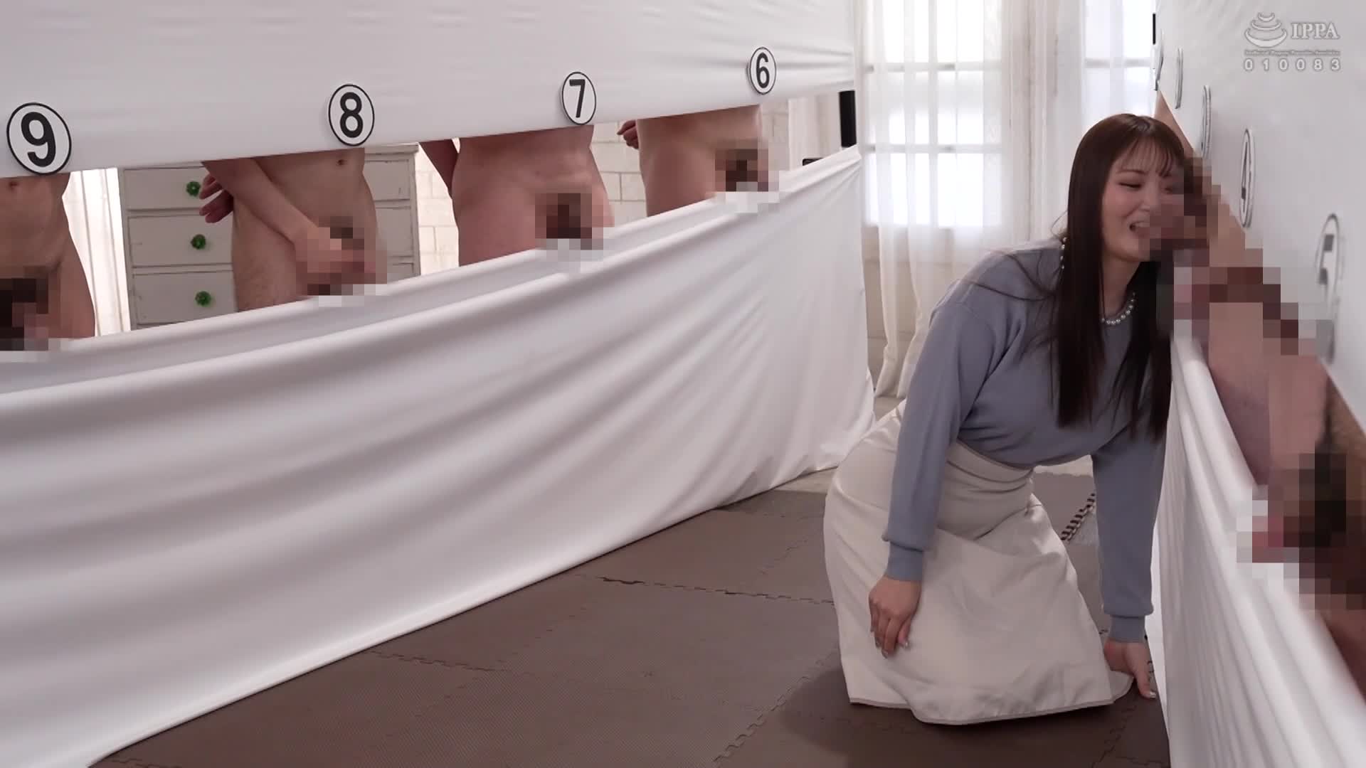 一般男女監控AV 巨乳妻限定！無手口交，從排列的十根陰莖中選出愛人的陰莖！如果猜錯就立即被大雞巴插入！品種和大小各異的勃起陰莖和大量精液讓發情的人妻陰道在丈夫面前狂… - AV大平台 - 中文字幕，成人影片，AV，國產，線上看