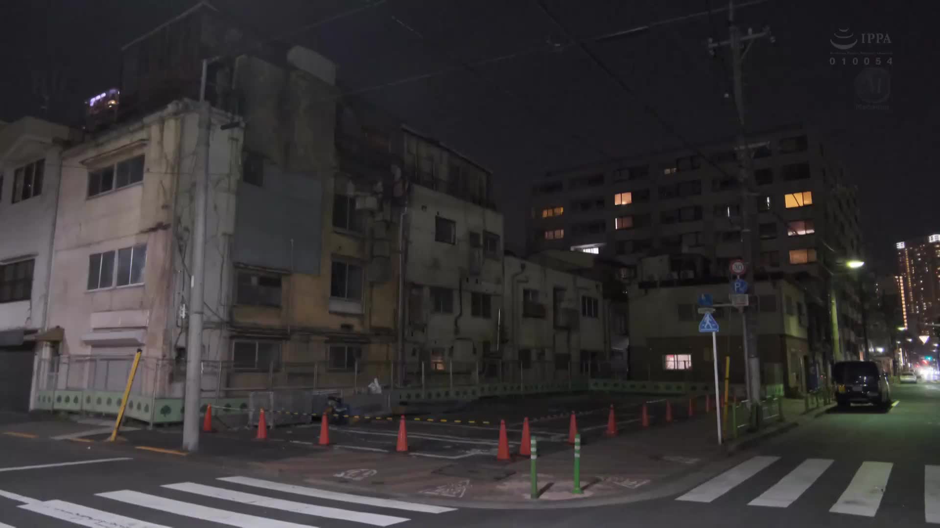 滿身汗水...滿身泥土...被結團圍●的工地壞男人們親方的妻子 一色桃子 - AV大平台 - 中文字幕，成人影片，AV，國產，線上看