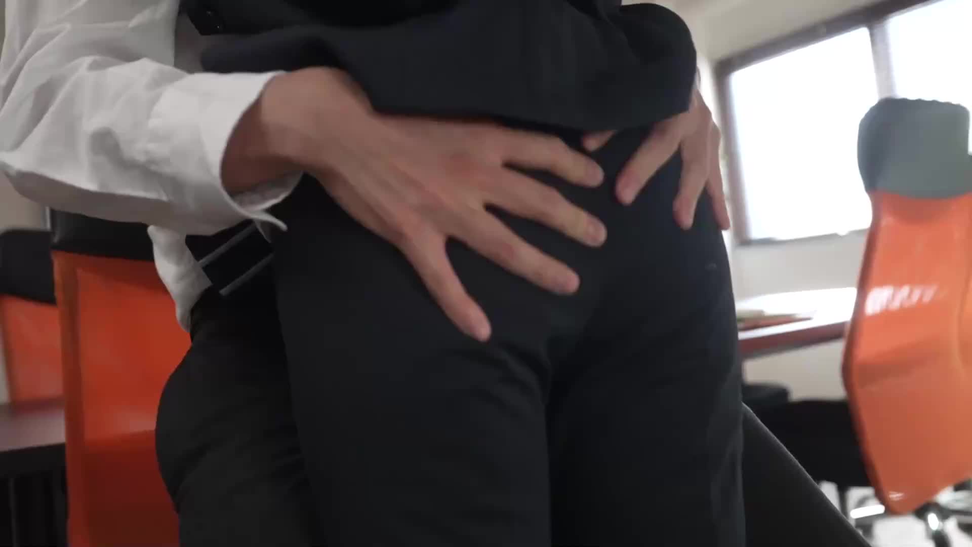 無法告訴公司的兩人的秘密。在假日加班的契機下，平時嚇人的美麗上司和突然靠近，成為了工作時隨時可以做愛的內射性伴侶。西宮夢 - AV大平台 - 中文字幕，成人影片，AV，國產，線上看