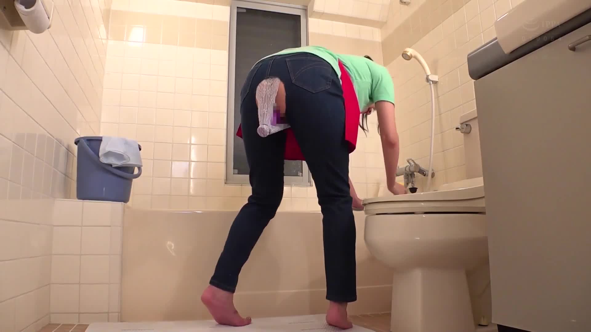 在忍耐的極限下大幅張開腿部，膝蓋顫抖尖叫！螃蟹腿固定震動棒失禁最佳。 - AV大平台 - 中文字幕，成人影片，AV，國產，線上看