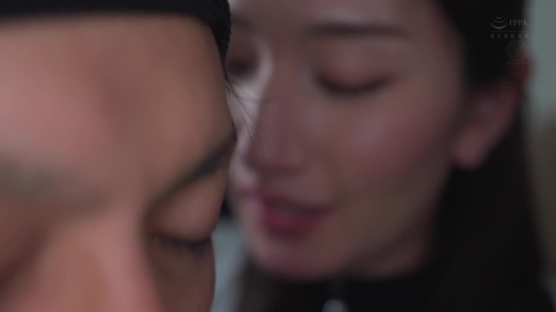 被甜蜜的耳語所誘惑，我沉溺在與人妻的閉門造愛中，直到大學畢業……。木村玲衣 - AV大平台 - 中文字幕，成人影片，AV，國產，線上看