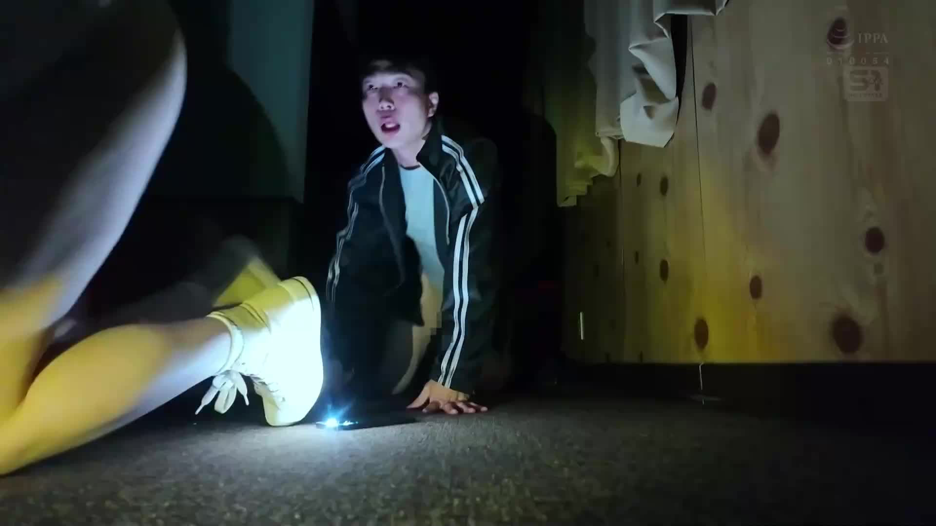 溫泉旅行中和朋友自拍時，卻意外遭遇強姦魔襲擊！自拍畫面變成生動的性愛自拍！ 白上咲花 - AV大平台 - 中文字幕，成人影片，AV，國產，線上看