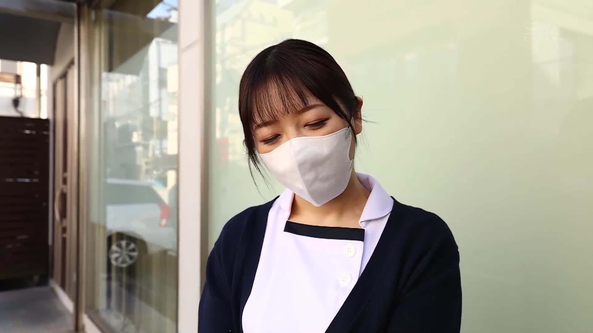 我想要與戴著口罩的牙科助手發生關係。她擁有豐滿的G罩杯胸部，藏在白大褂下面。在男友面前...無責任地懷孕並內射！瑠璃小姐。 - AV大平台 - 中文字幕，成人影片，AV，國產，線上看