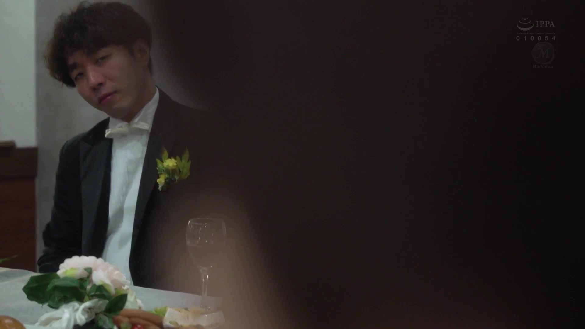 在確保女兒的幸福的同時...在婚禮上被女婿強暴的母親。桐岡五月 - AV大平台 - 中文字幕，成人影片，AV，國產，線上看