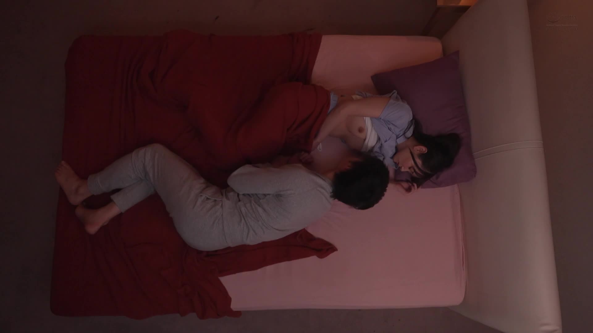 【心靈聲音ASMR】深夜被繼兄揉乳無法假裝睡著，逐漸升級的指法讓我無法自控，與他相互糾纏舌頭的亂搞，在父母不知情的情況下忍住呻吟過著互相滿足的亂倫生活【建議使用耳機】靜河 - AV大平台 - 中文字幕，成人影片，AV，國產，線上看