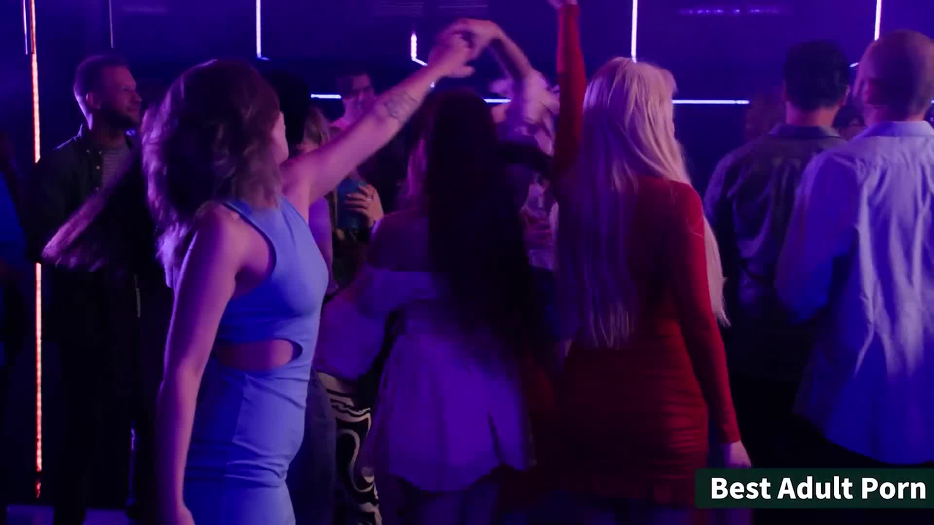 嫩妹小公主想要保鑣黑屌安慰 - AV大平台 - 中文字幕，成人影片，AV，國產，線上看