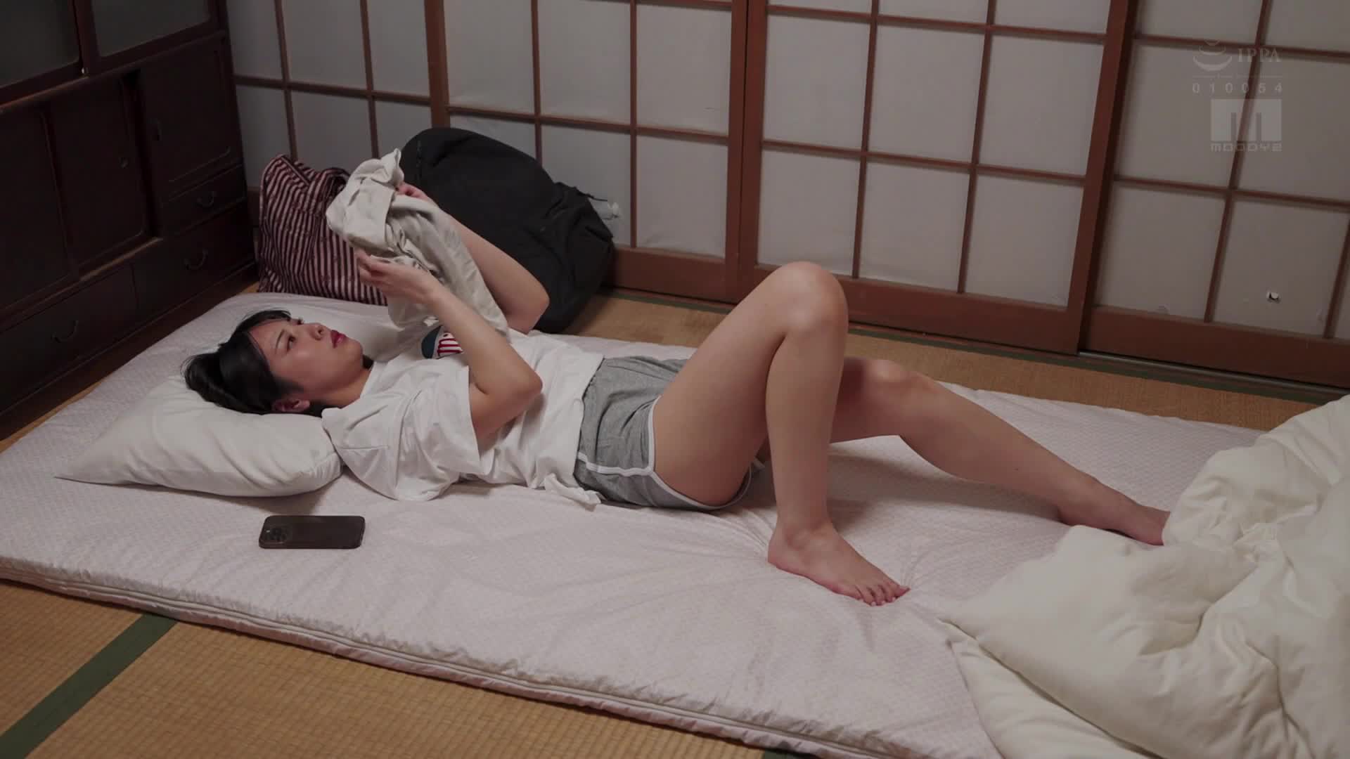 她開始擔任女子經理人，被一位滿身汗水的橄欖球選手用巨大的壓力壓迫，將子宮緊緊壓碎的夏季訓練營強姦輪姦。倉木詩織 - AV大平台 - 中文字幕，成人影片，AV，國產，線上看