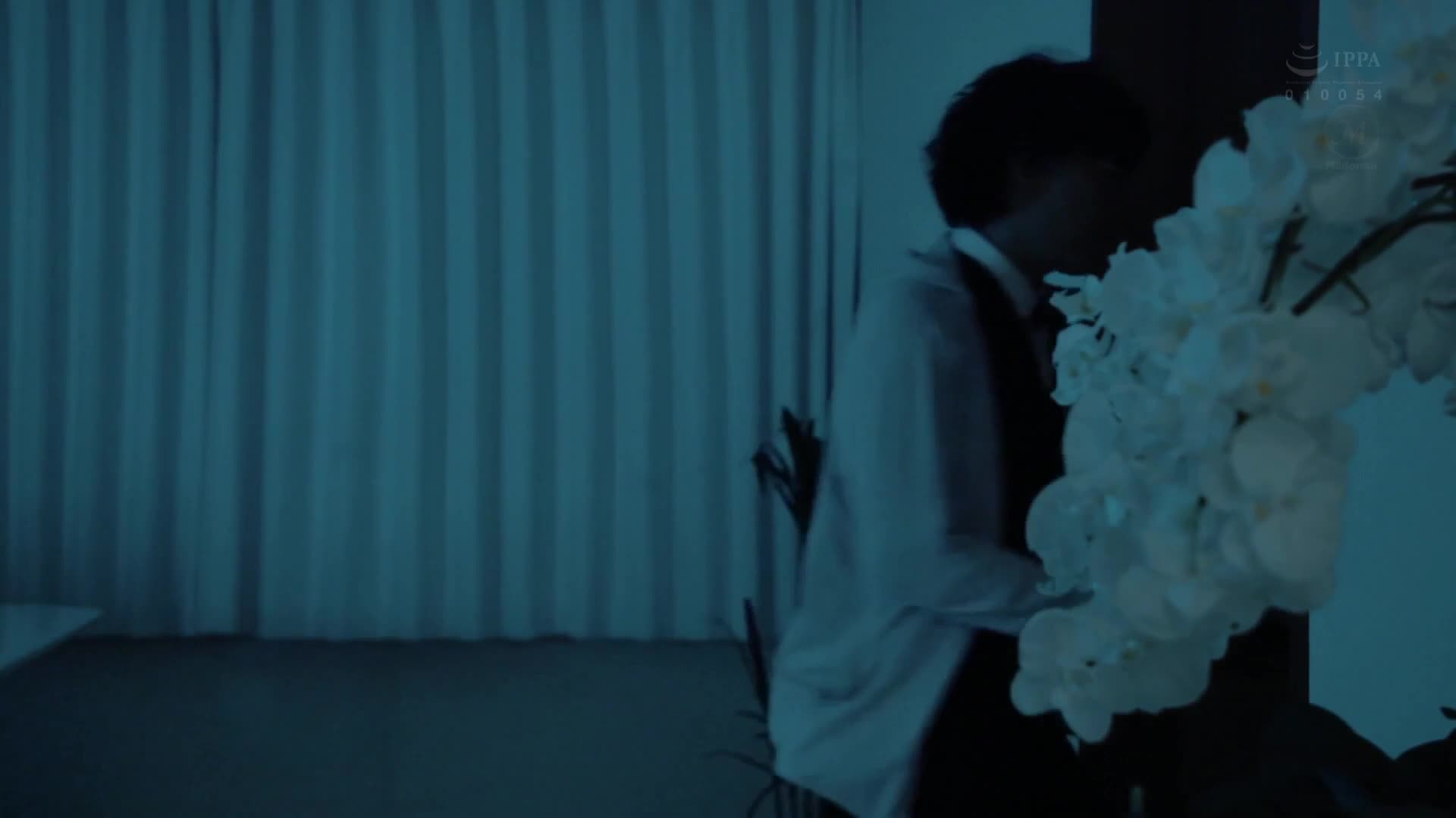 高級俱樂部的人妻，被太客的汗水和體液弄髒，閉店後進行中出枕頭生意。篠原伊代 - AV大平台 - 中文字幕，成人影片，AV，國產，線上看