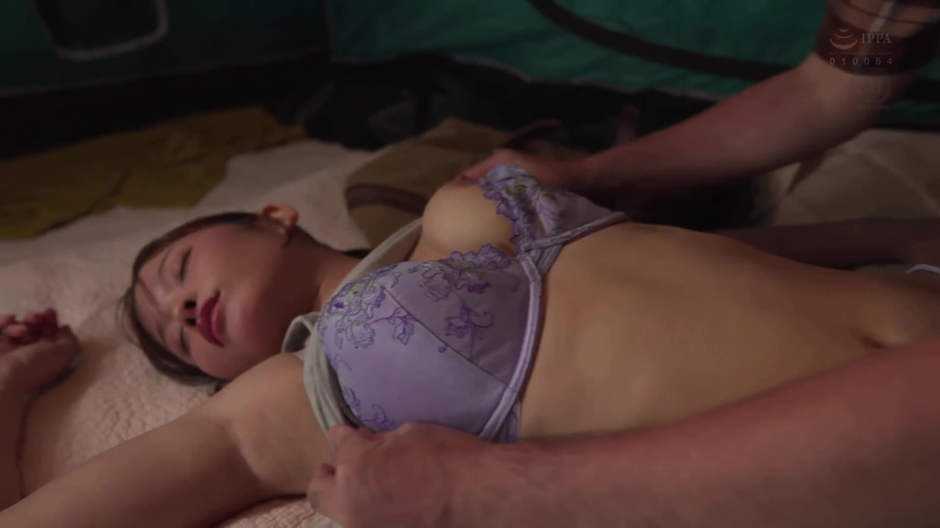 最愛的I罩杯妻子沉溺於中年男人的欲望，真正的NTR故事。鎮上露營NTR，在帳篷裡播放的妻子被搶走的震撼影片。桃園怜奈 - AV大平台 - 中文字幕，成人影片，AV，國產，線上看