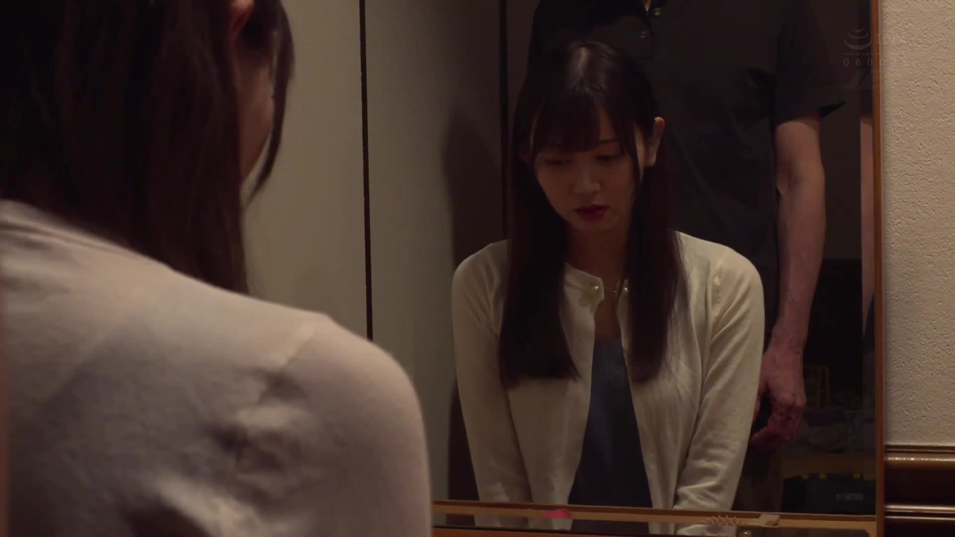 被迫退去的美人妻子在競標中的家中遭到金融業者的巨大陽具抽插，發出喘息聲 靜河 - AV大平台 - 中文字幕，成人影片，AV，國產，線上看