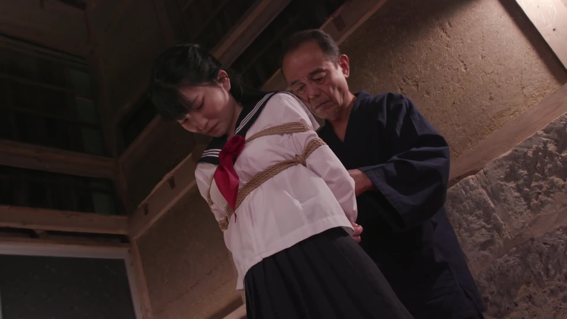 在倉庫中被綁緊教育的女子高中生，附近友好的叔叔是精神變態魔！被綁架囚禁並遭到凌虐的美少女學生伊織雛乃 - AV大平台 - 中文字幕，成人影片，AV，國產，線上看