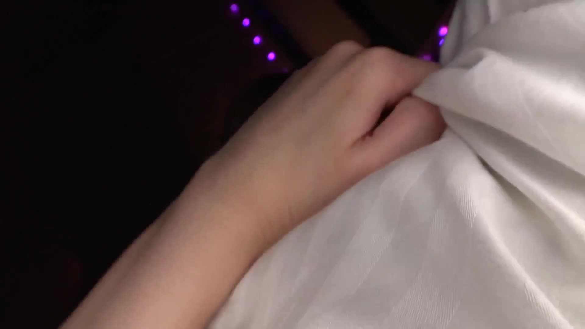 初次見面就要求生插及中出的危險纖瘦美女！皮膚雪白，胸部豐滿天然。這種事拒絕不了啦w「反正要做就射裡面？」 - AV大平台 - 中文字幕，成人影片，AV，國產，線上看