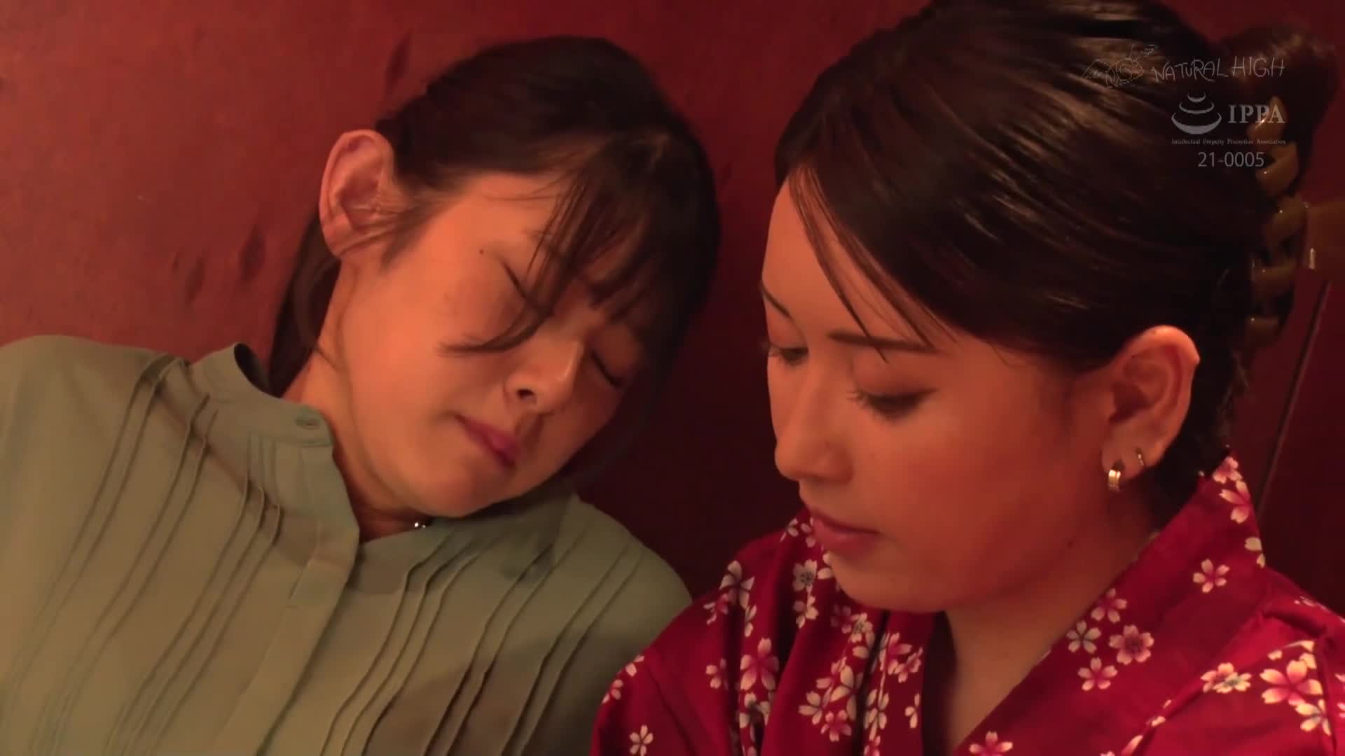 在營業中的居酒屋裡被女酒保弄得湿透，偷偷地用手指玩弄到漏尿高潮的敏感女性3 - AV大平台 - 中文字幕，成人影片，AV，國產，線上看