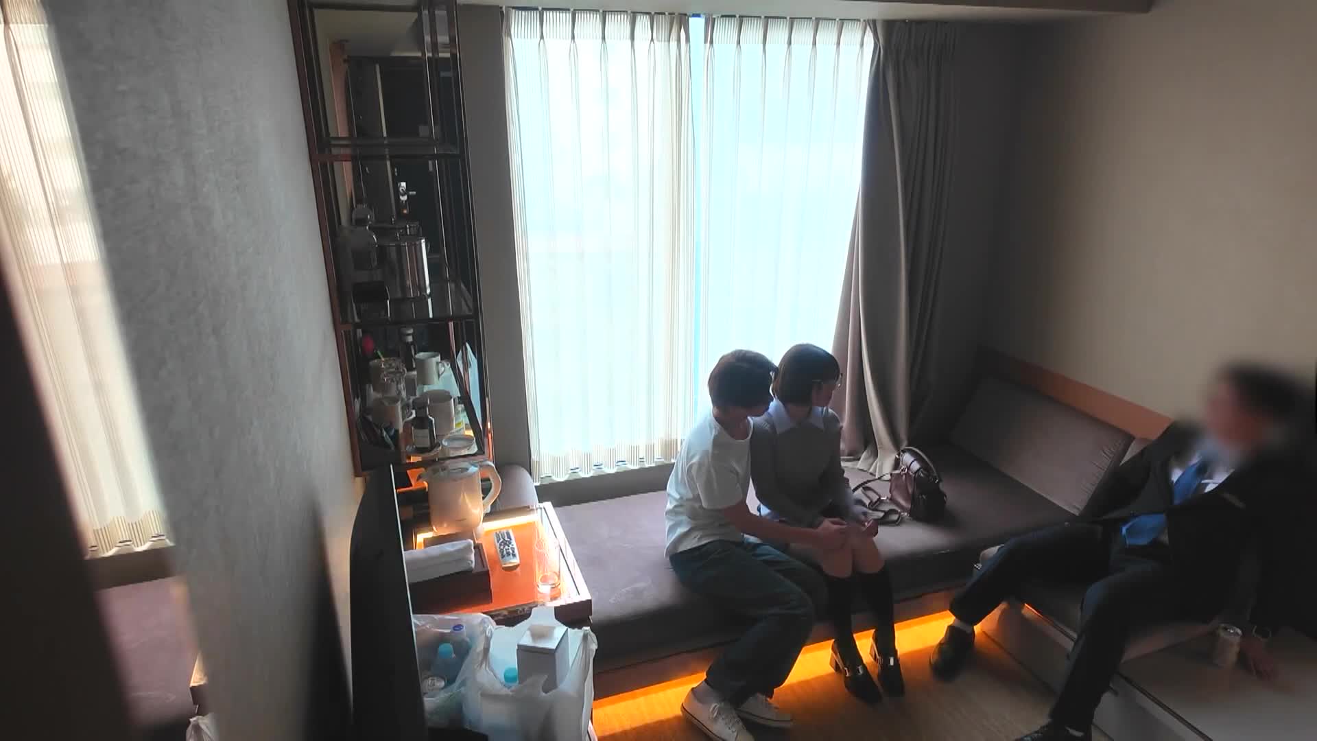 眼鏡F罩杯巨乳讀書女子，喝酒時會變得豹變...！？看似溫文優雅，實則淫蕩不堪！！擁有巨大乳房，卻展開舌吻與深喉口交的淫蕩性愛！真正的輕浮女，初拍。2260 - AV大平台 - 中文字幕，成人影片，AV，國產，線上看