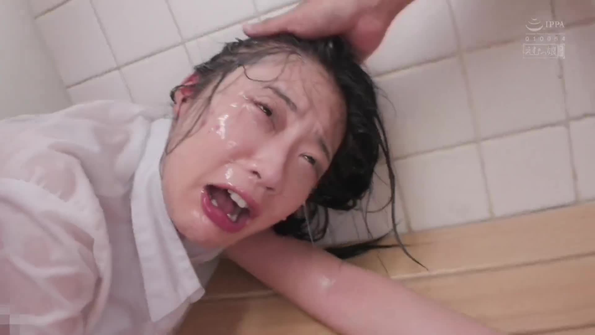 嚴肅撒尿24人 總共12452ml 笑容滿面地享受獎勵喝尿的女孩 二葉惠麻 - AV大平台 - 中文字幕，成人影片，AV，國產，線上看