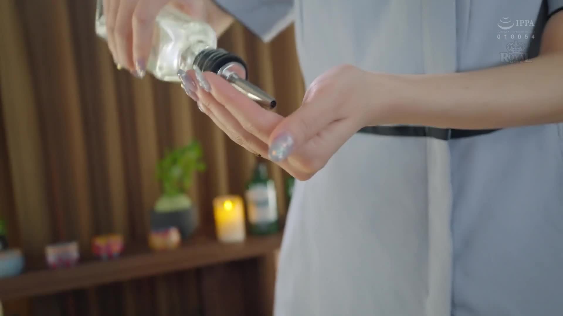 「只是開始部分」是人類最大的谎言。假裝沒有察覺，透過布料僅插入2厘米進行治療的小惡魔淫蕩治療師 百永紗里奈 - AV大平台 - 中文字幕，成人影片，AV，國產，線上看