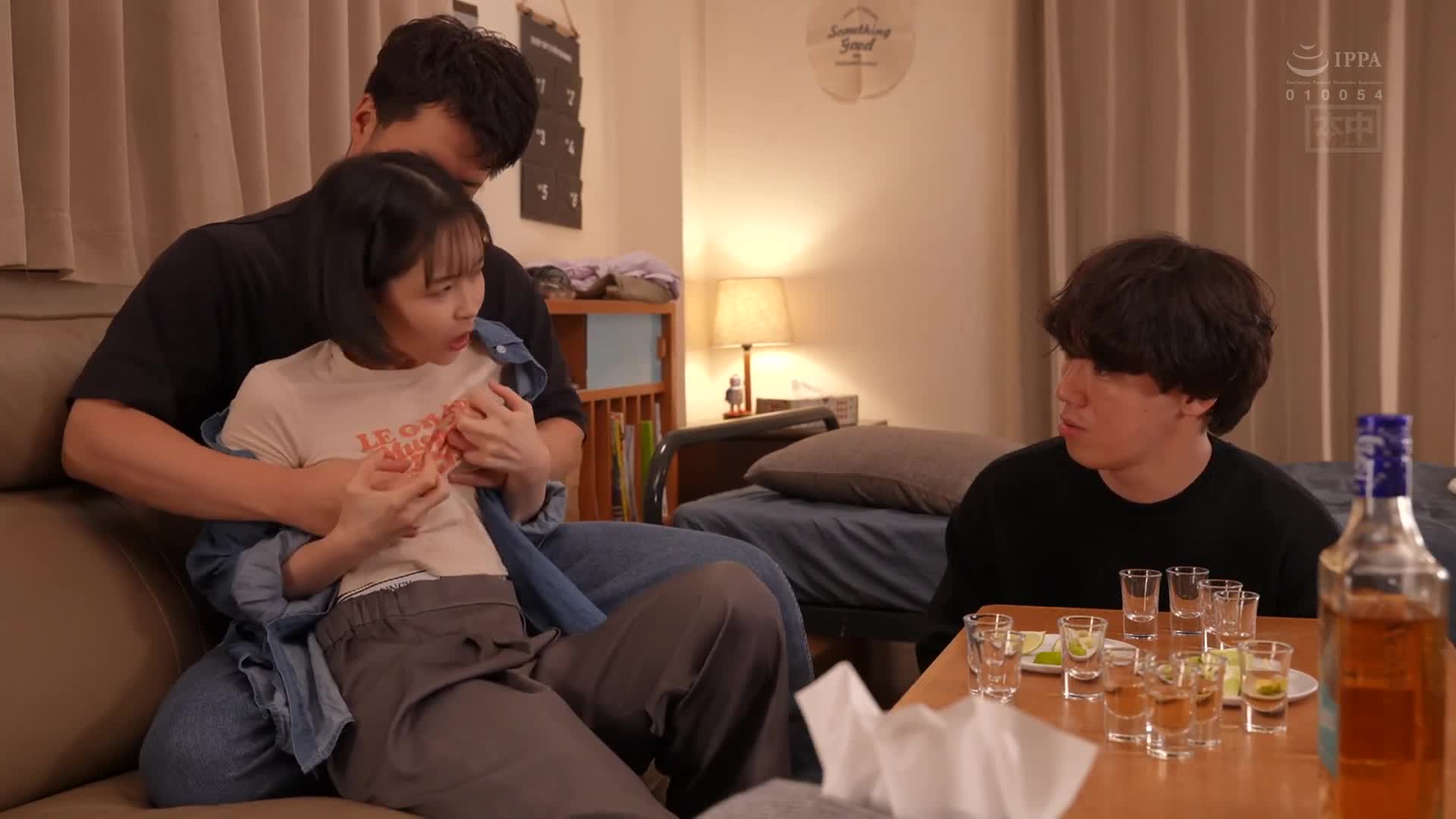 天然呆萌的女性朋友沒穿內衣，撫弄她的胸部後......弄得她濕潤並一直高潮，最後以強烈抽插射精令她完全投降（笑）日向夏 - AV大平台 - 中文字幕，成人影片，AV，國產，線上看