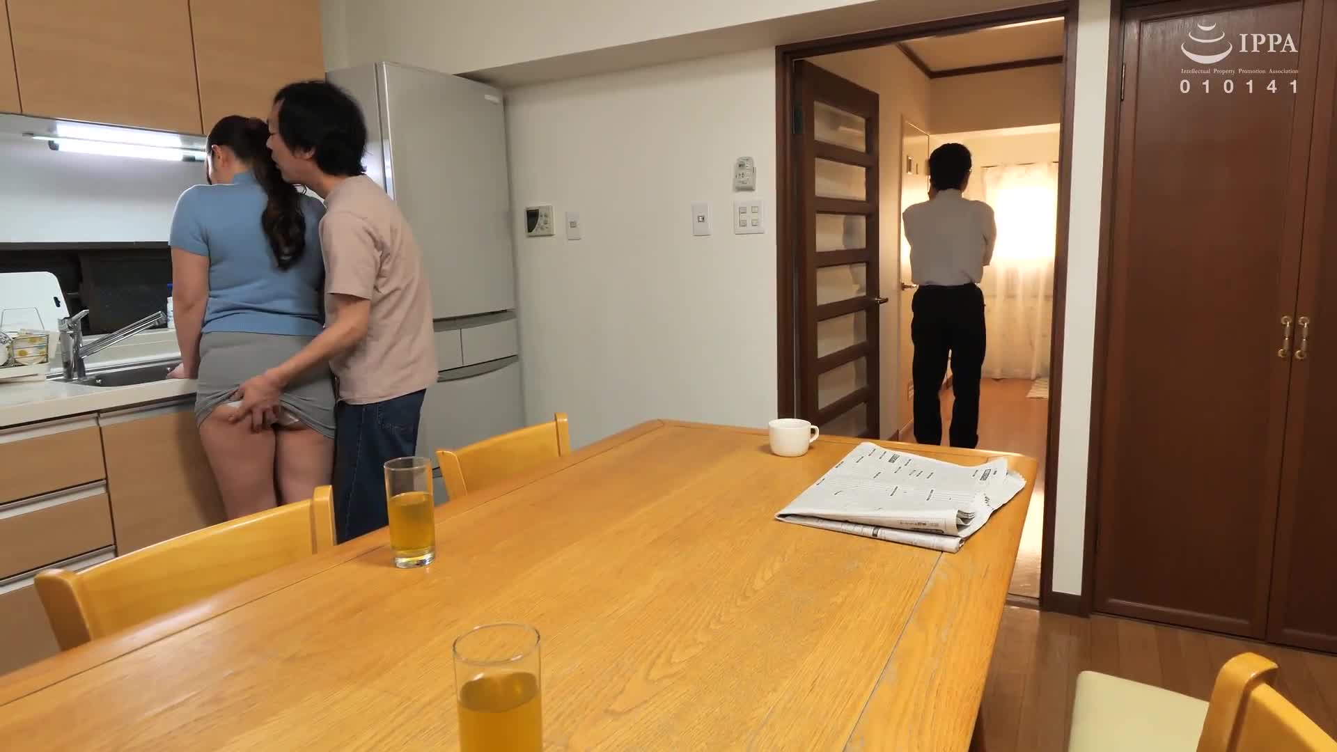 逼來的義息雖然強烈拒絕卻絕不放棄，逃跑也被繼續追趕，多次被義母槻本明日香挑逗的故事 - AV大平台 - 中文字幕，成人影片，AV，國產，線上看