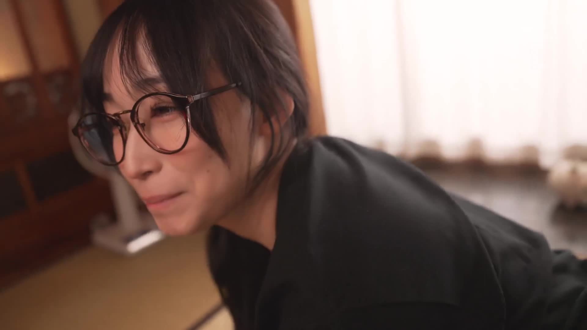 性慾異常的大屁股喪女姐姐 偷窥她自慰的我被发现，被她强行跨坐在我身上用汗水淋漓，被她無情地用鬼才杭打壓迫、多次噬咬我的暴行之夏——蓮實克蕾兒 - AV大平台 - 中文字幕，成人影片，AV，國產，線上看