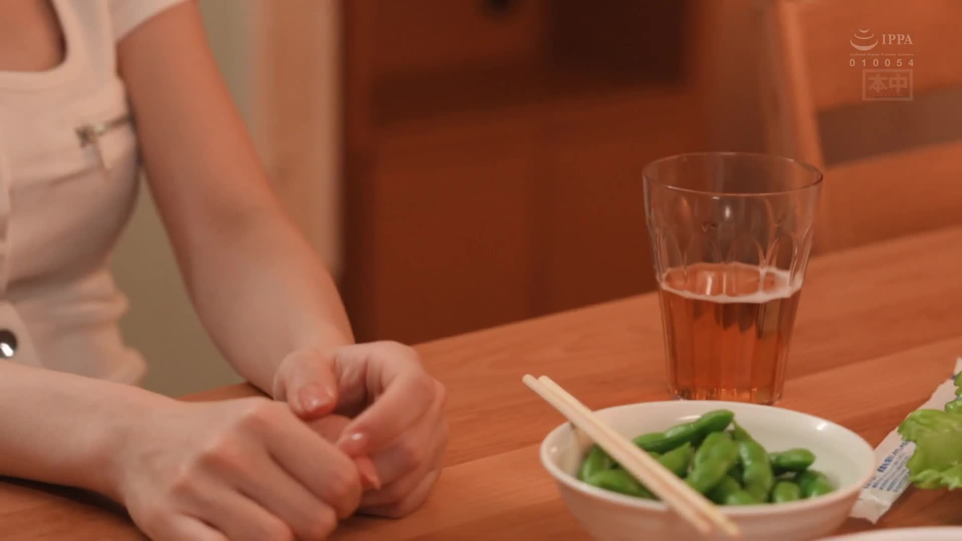 她的姐姐竟然在M性感店遇到…超級S調教卻帶著惡魔般笑容和甜蜜淫語讓人頭暈目眩的痴女，被迷住後忍耐射精的獎賞中出，我竟然沉迷於五日市芽依. - AV大平台 - 中文字幕，成人影片，AV，國產，線上看
